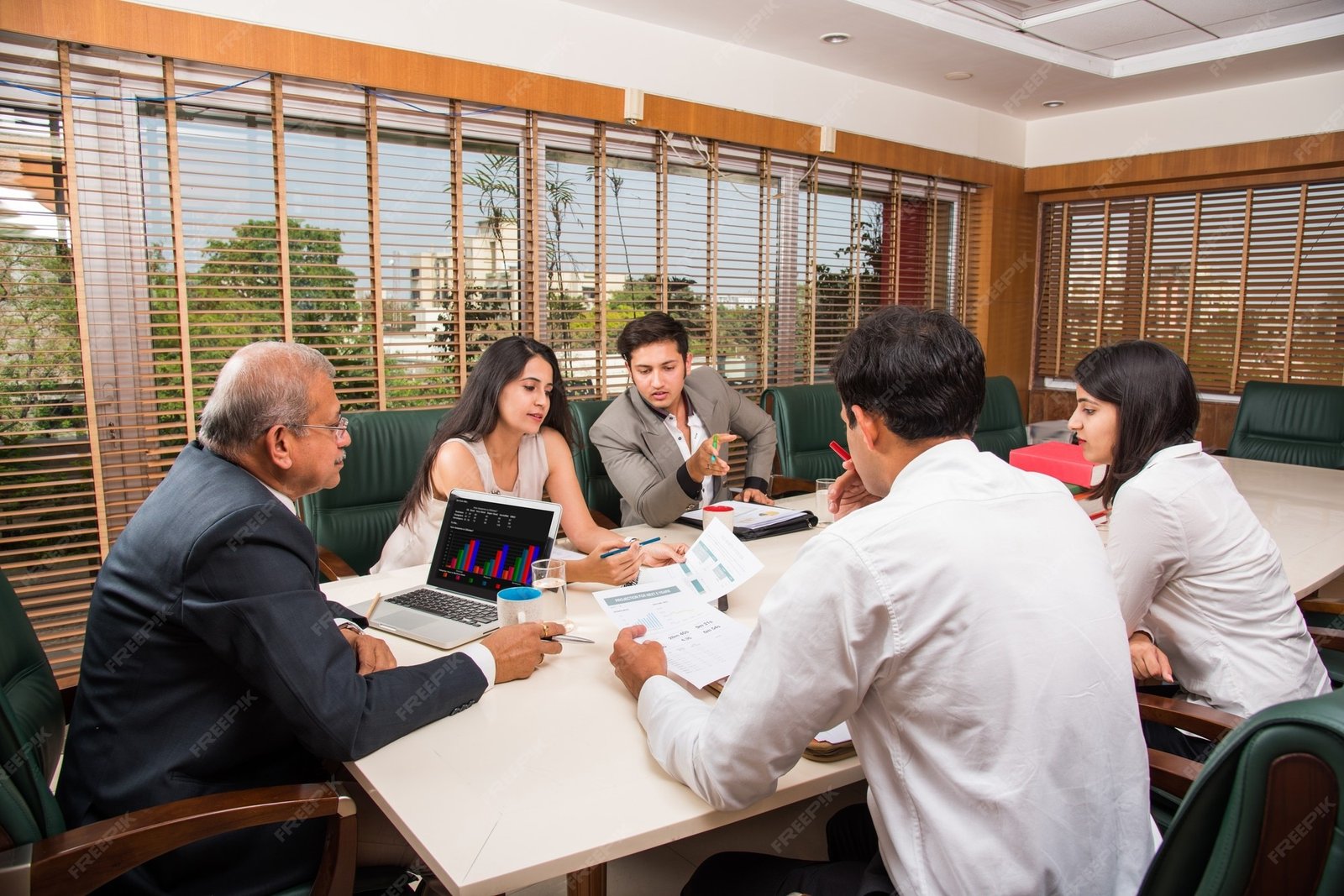 Executive roundtable discussion in India with business leaders planning growth and market strategy